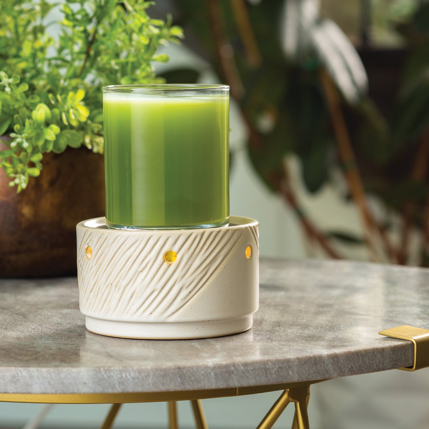 Aspen Deluxe 2-in-1: Brown breaks over a white, bark-like texture with a flecked, creamy glaze.