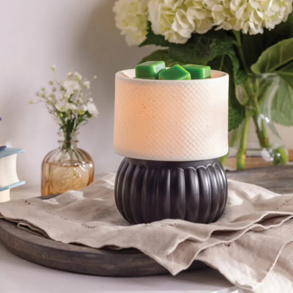 Candlewarmers Luxe Lamp Illumination Wax Warmer 1